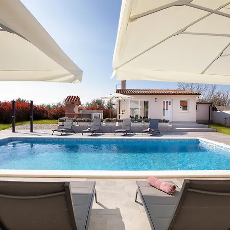 Villa Brand New 6 Bedroom Villa, Only 1500m From The *