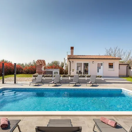 Brand New 6 Bedroom Villa, Only 1500m From The