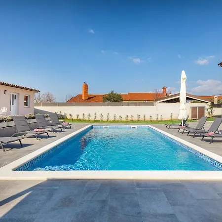 Villa Brand New 6 Bedroom Villa, Only 1500m From The
