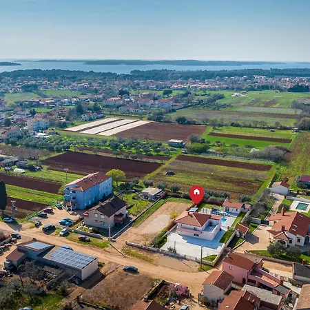 Brand New 6 Bedroom Villa, Only 1500m From The Valbandon