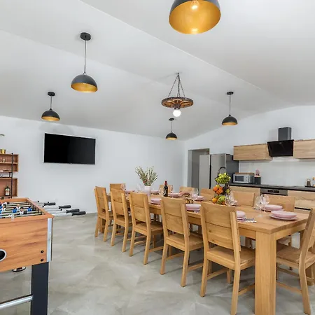 Brand New 6 Bedroom Villa, Only 1500m From The Villa *