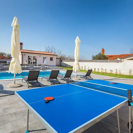 Villa Brand New 6 Bedroom Villa, Only 1500m From The