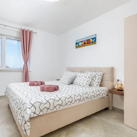 Brand New 6 Bedroom Villa, Only 1500m From The Villa