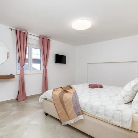 Brand New 6 Bedroom Villa, Only 1500m From The Villa *