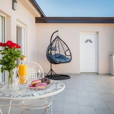 Brand New 6 Bedroom Villa, Only 1500m From The Valbandon