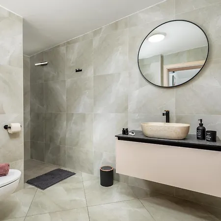 Villa Brand New 6 Bedroom Villa, Only 1500m From The *