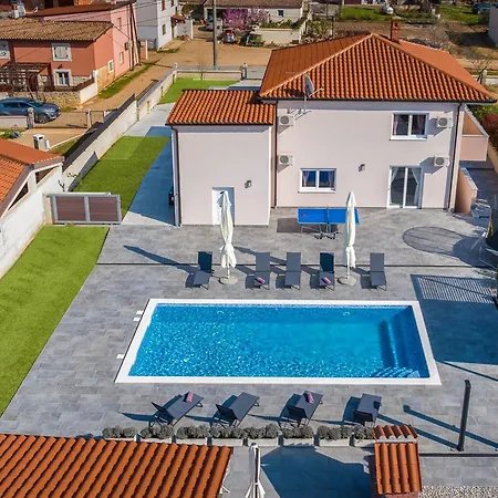 Villa Brand New 6 Bedroom Villa, Only 1500m From The