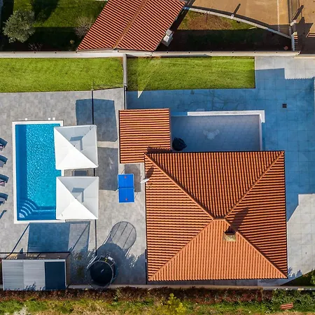 Brand New 6 Bedroom Villa, Only 1500m From The