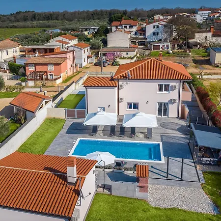 Brand New 6 Bedroom Villa, Only 1500m From The Valbandon