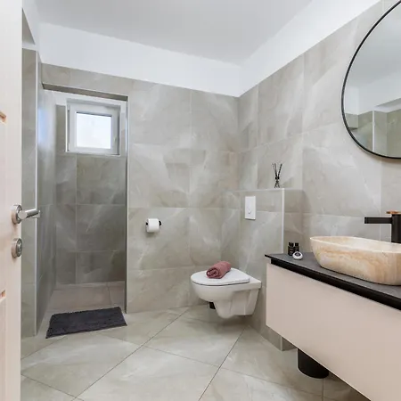 Brand New 6 Bedroom Villa, Only 1500m From The