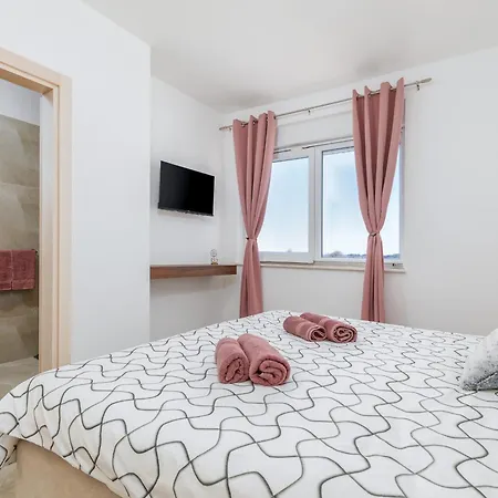 Brand New 6 Bedroom Villa, Only 1500m From The