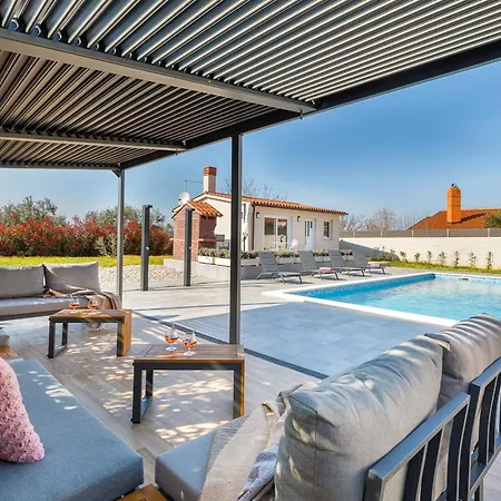 Brand New 6 Bedroom Villa, Only 1500m From The Valbandon