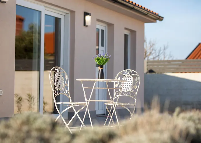 Brand New 6 Bedroom Villa, Only 1500m From The 别墅