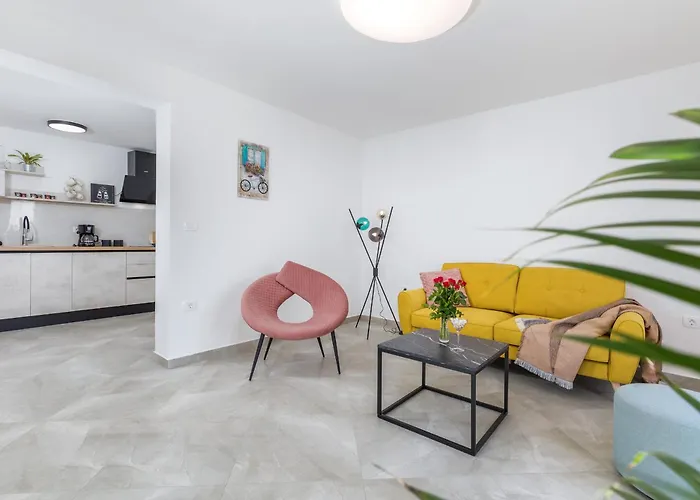 Brand New 6 Bedroom Villa, Only 1500m From The *